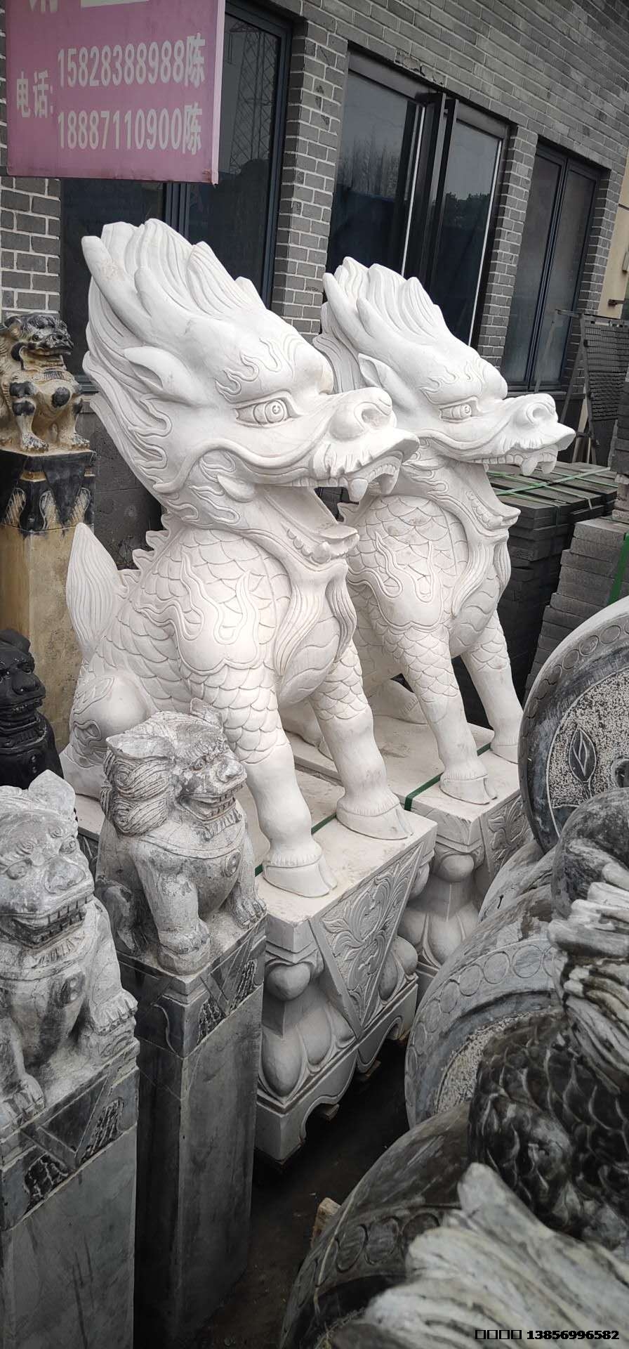 雕塑麒麟，材質(zhì)：漢白玉，1.6米高。